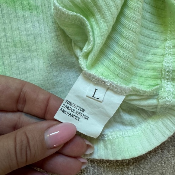 Green Tie-dye Ribbed Cropped Tank Top - Picture 3 of 3